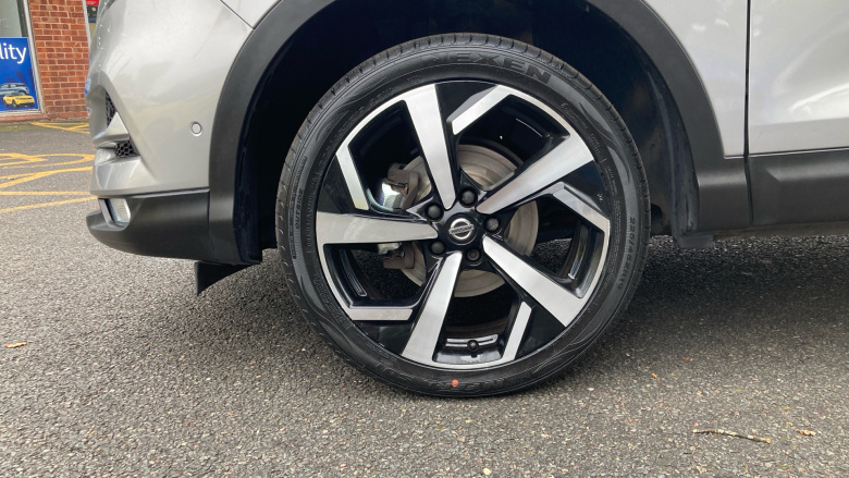 Nissan Qashqai 1.6 DiG-T Tekna 5dr Petrol Hatchback